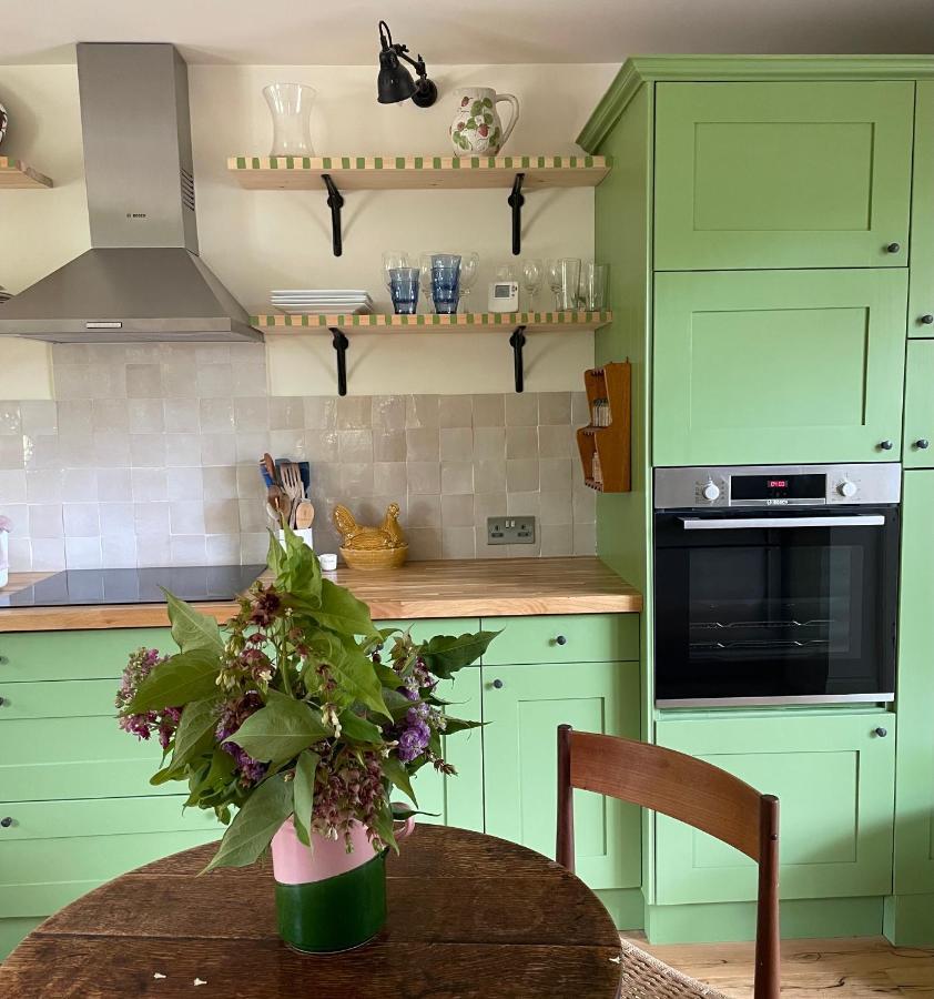 Peaceful Cottage With Private Garden 헤일셤 외부 사진