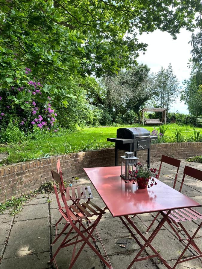 Peaceful Cottage With Private Garden 헤일셤 외부 사진